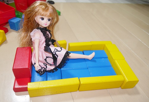 積み木でリカちゃん人形のお風呂を作る